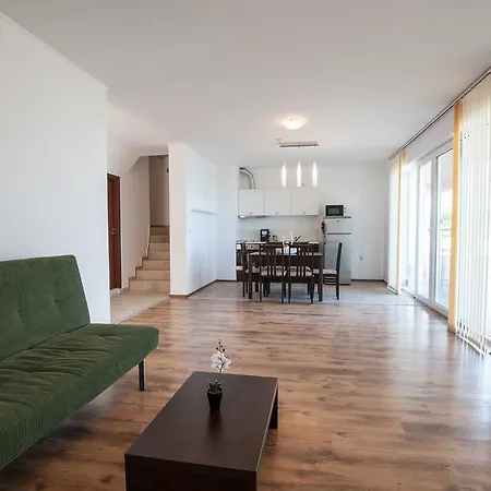 Villa Momchil Villas