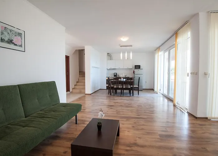 Villa Momchil Villas